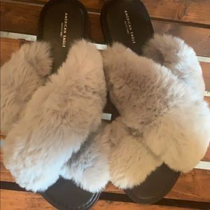 American Eagle fuzzy sandals/slippers